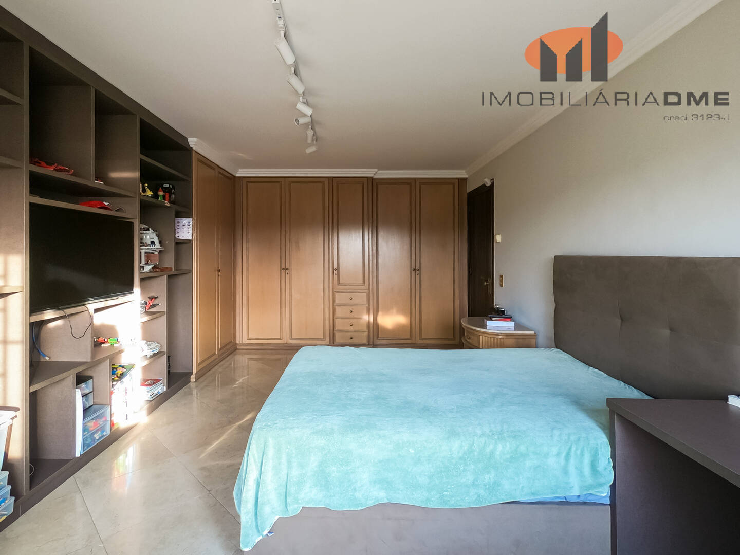 Casa à venda com 8 quartos, 700m² - Foto 6